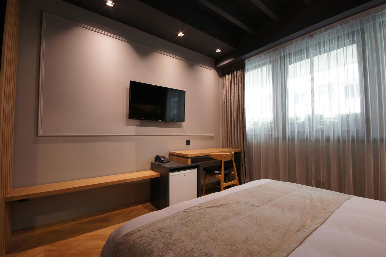 Hotel London B&B Σκόπια Εξωτερικό φωτογραφία